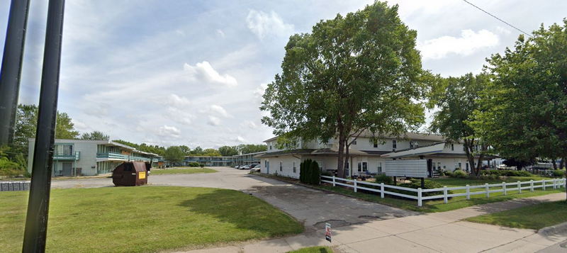 Travel Inn (Hills Travel Inn, New Harbor Condominiums) - 2019 Street View (newer photo)